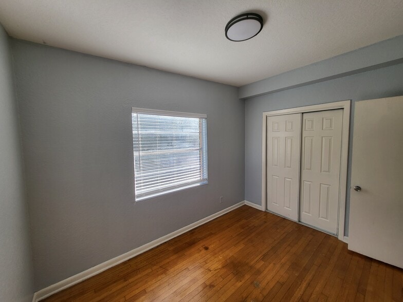 Building Photo - 2648 Dellwood Ave