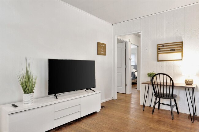 Building Photo - 303 Hessel Blvd