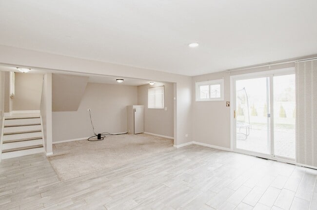 Building Photo - 720 Durham Ln