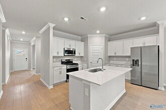 Building Photo - 7211 Holly Creek Dr SE