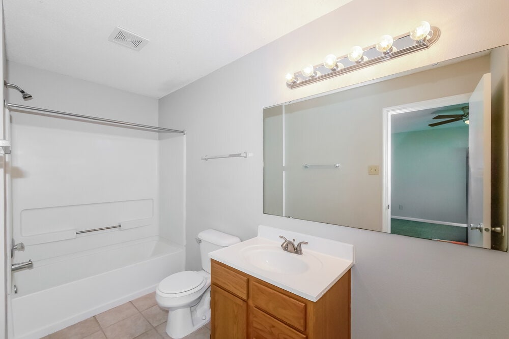Building Photo - 2282 Shadowbrook Dr