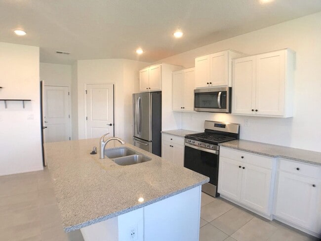 Building Photo - Gorgeous, Newer 3 bedroom in Los Lunas! Open Layout!