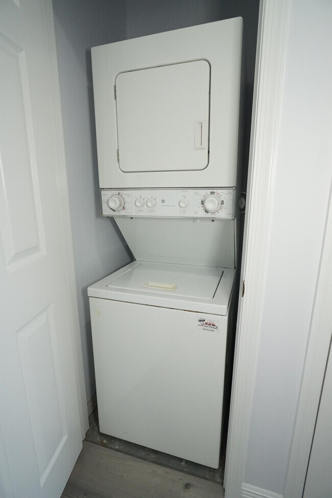 Building Photo - 1200 Town Center Dr