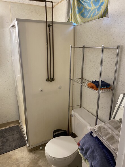 Downstairs bathroom 2 - 609 S Lucas St