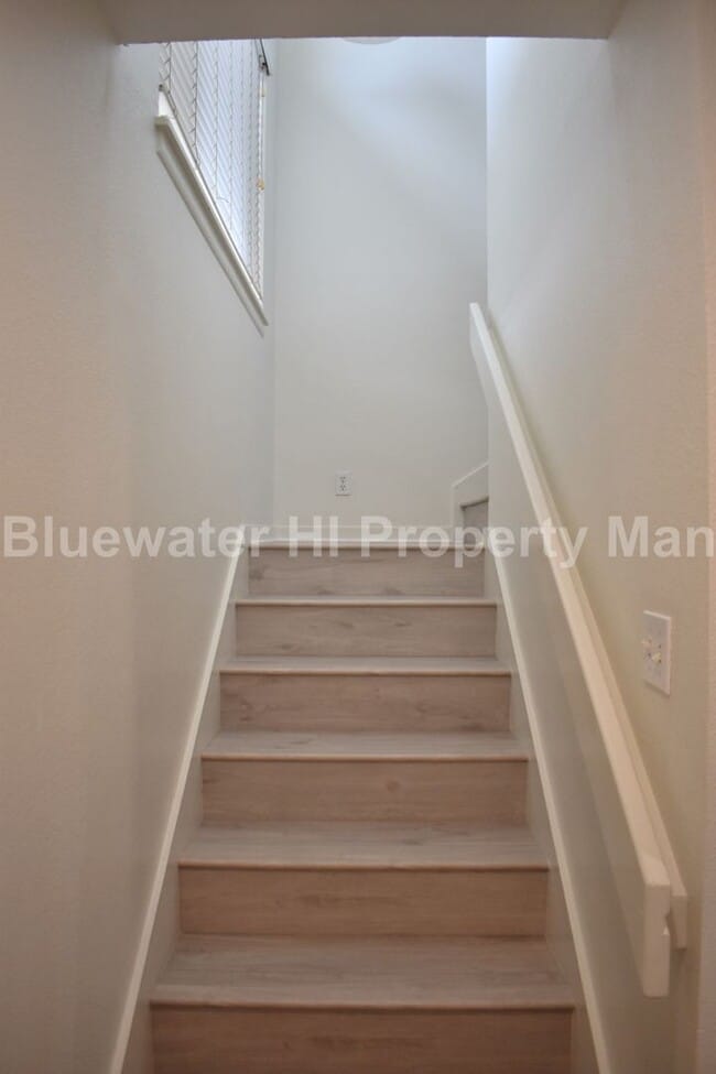 Building Photo - Waikele 4 bedroom, 3 bath home w/ enclosed garage