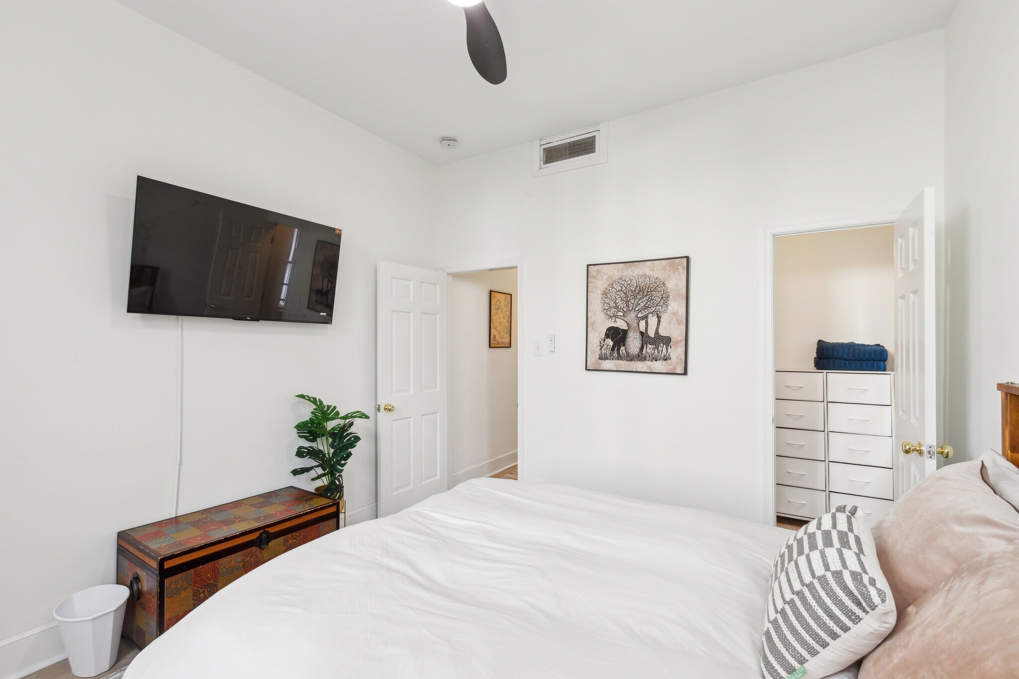 Building Photo - 134 F St SE