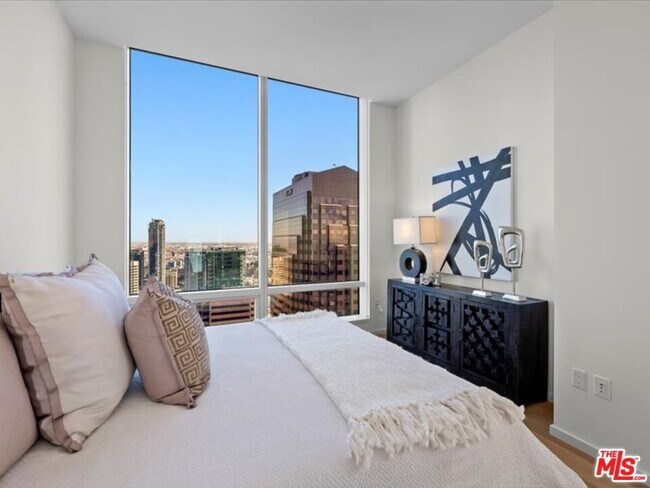 Building Photo - 877 Francisco St