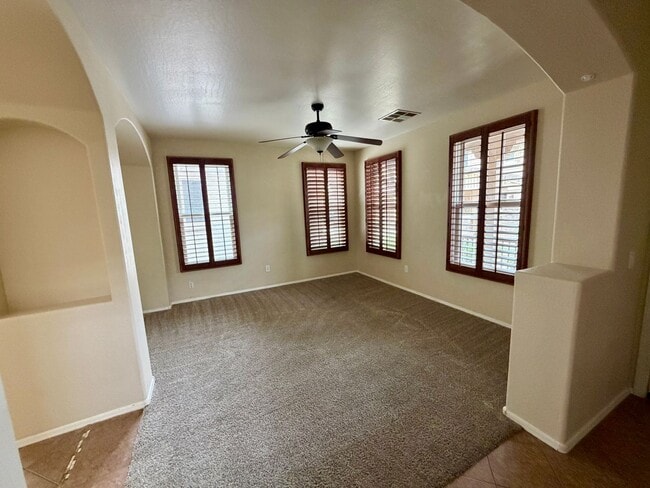 Building Photo - Beautiful 3 bedroom, 2.5 bath home located in the highly sought after community of Power Ranch