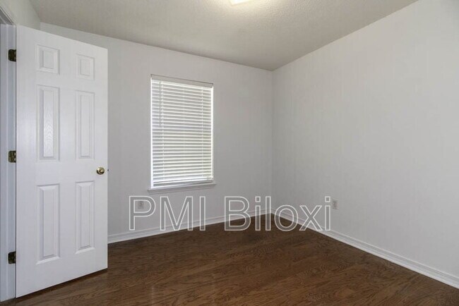 Building Photo - 11107 Dede Dr