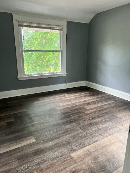 Primary Photo - 104 Charles Ave