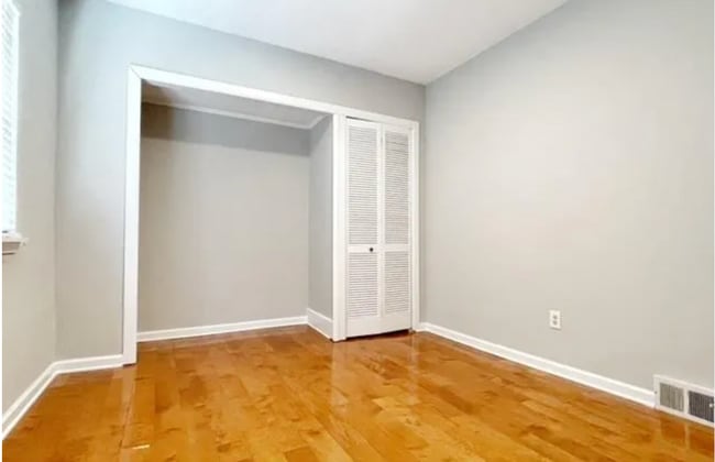 Building Photo - 413 W Porter St