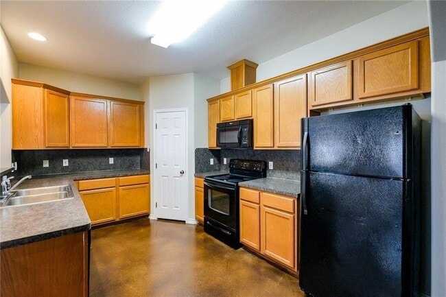 Building Photo - 6634 Rhine Dr