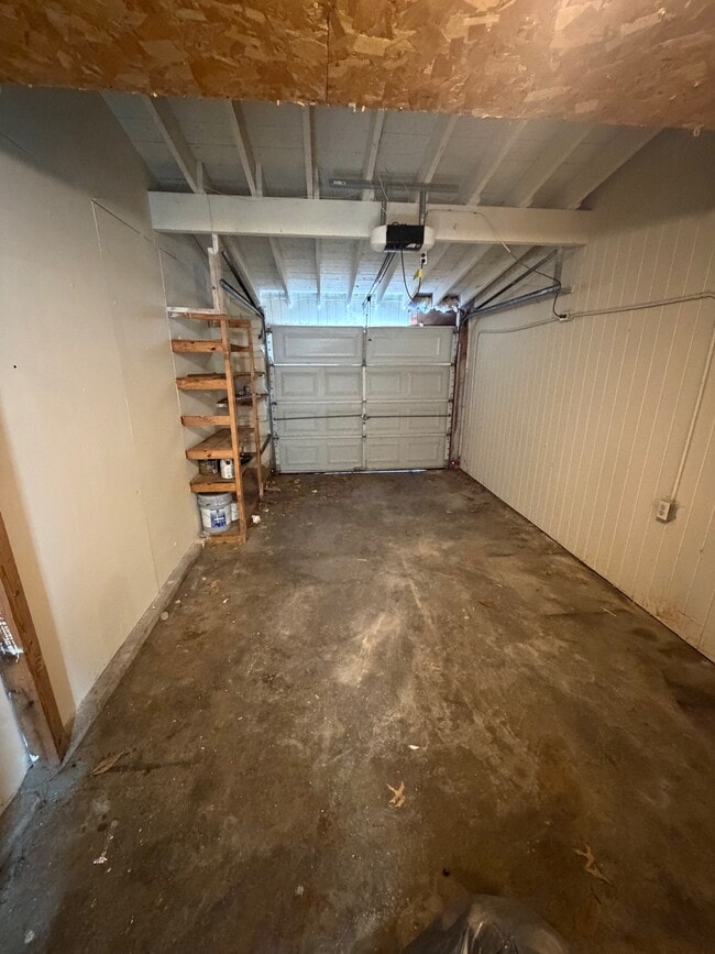 Building Photo - 618 Christopher St