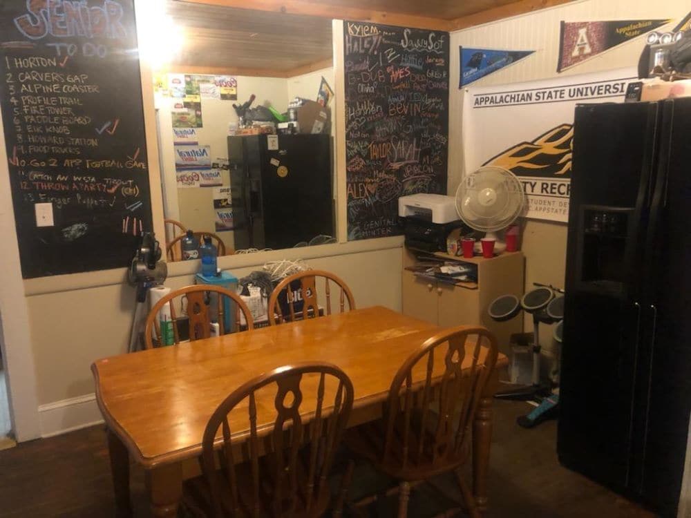 Building Photo - 1242 Old Bristol Rd