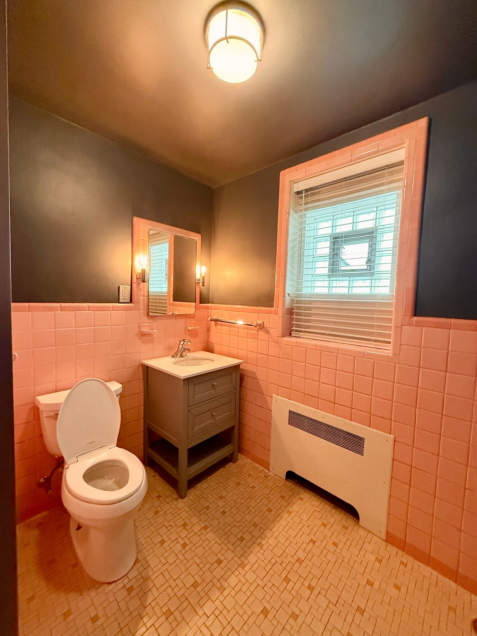 Second full bath - 1414 W Farragut Ave