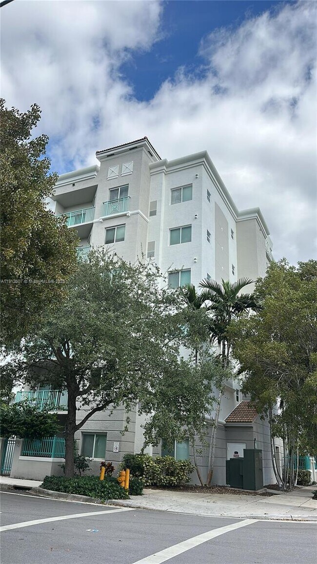 Building Photo - 6001 SW 70th St