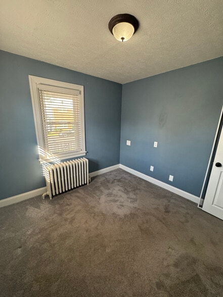 Building Photo - 548 Elm Ave