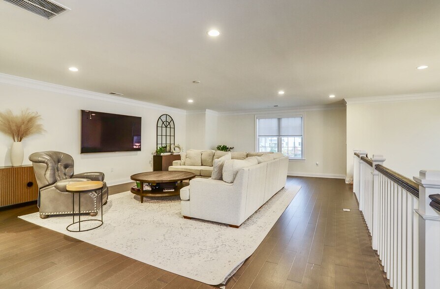 Building Photo - 22 Silent Nest Way