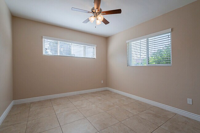 Building Photo - 818 W Osborn Rd