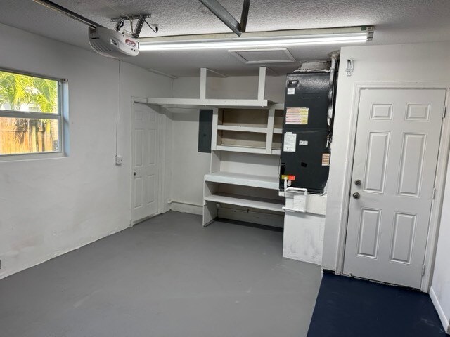 Building Photo - 6904 Doral