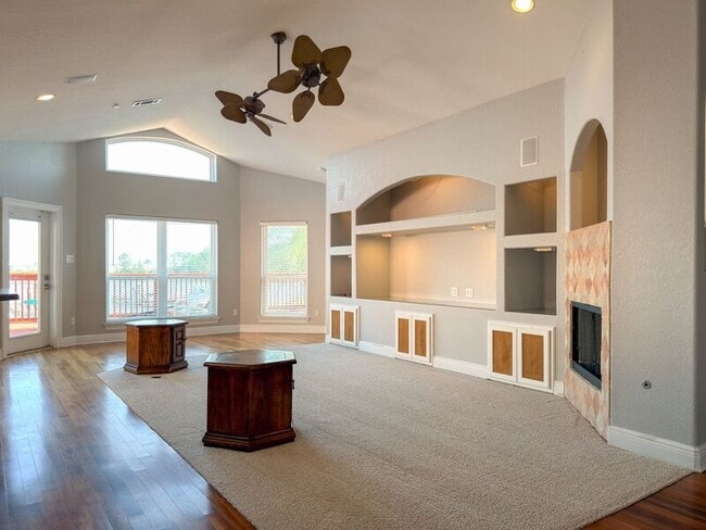 Building Photo - 2572 Gulf Breeze Ave