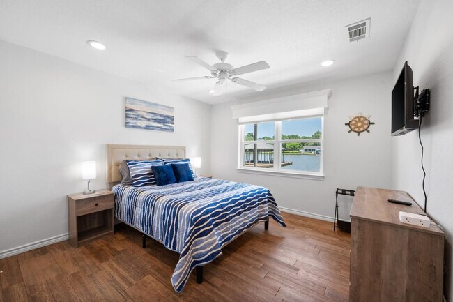 Building Photo - 1012 Chestnut Dr