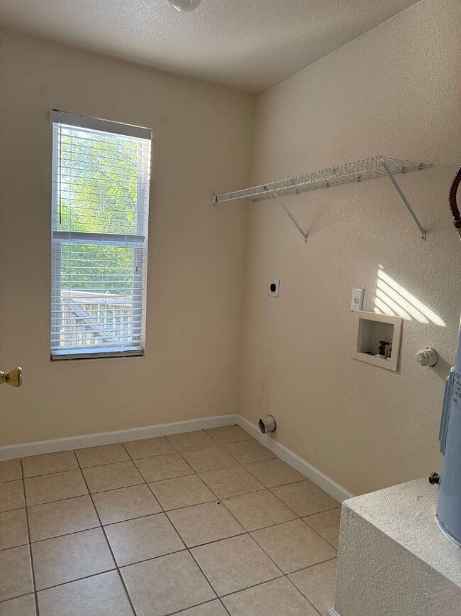 Building Photo - Gorgeous 2 Bed/2 Bath Duplex in North West SA