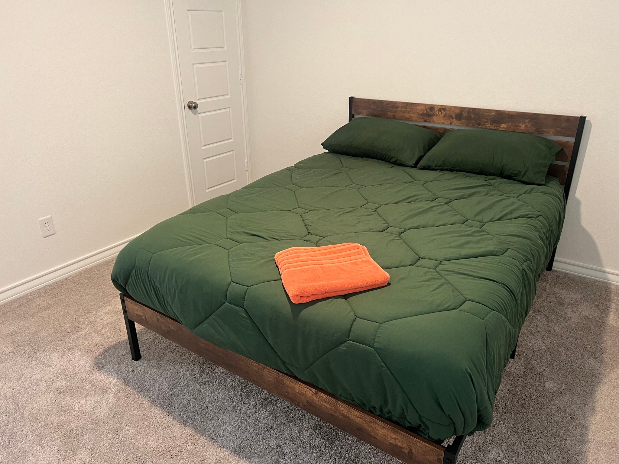 Building Photo - 8123 Hamrick Cir