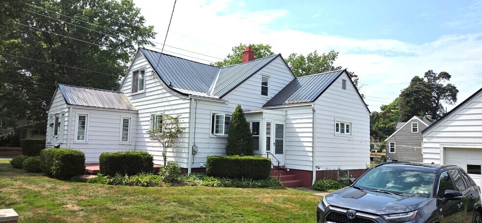 Primary Photo - 935 Marshall Dr