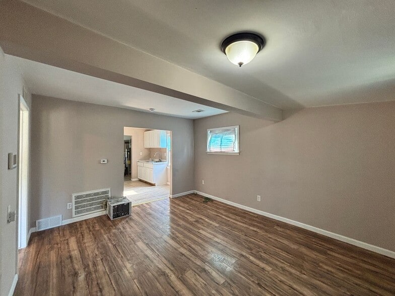 Building Photo - 7275 Chalmers Ave