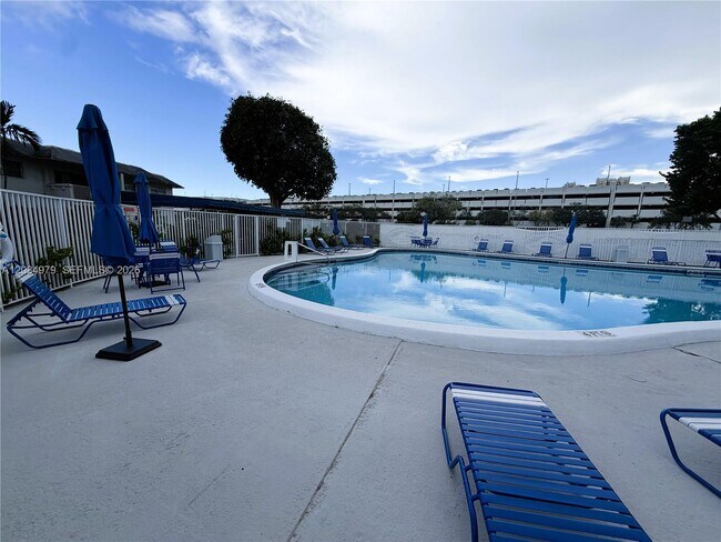 Building Photo - 7550 SW 82nd St