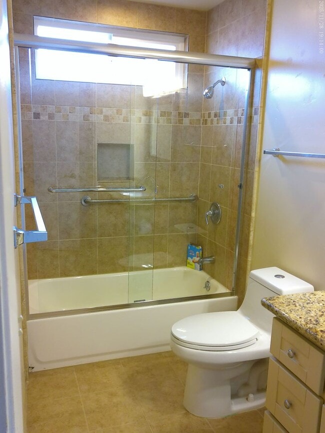 Building Photo - 726 Almond Dr