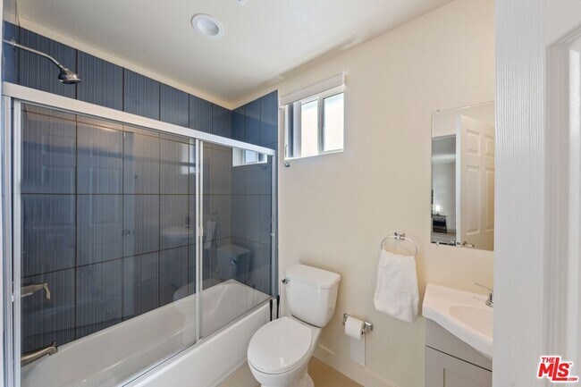 Building Photo - 5912 S Flower St