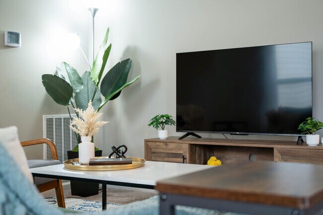 Building Photo - 2024 Shadow Creek Blvd