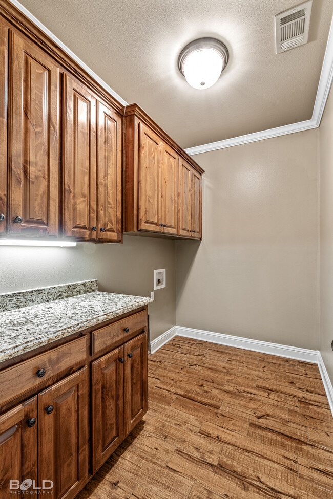 Building Photo - 201 Roanoke Cir