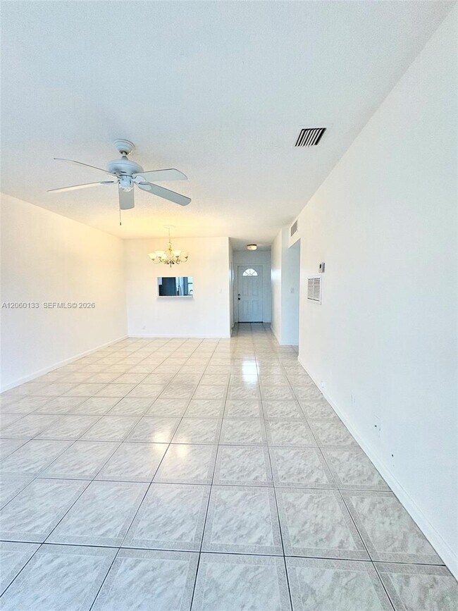 Building Photo - 5011 W Oakland Park Blvd