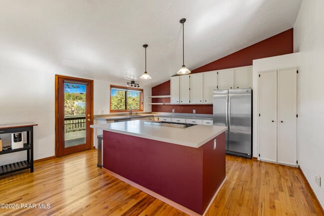 Building Photo - 2255 Pine Dr