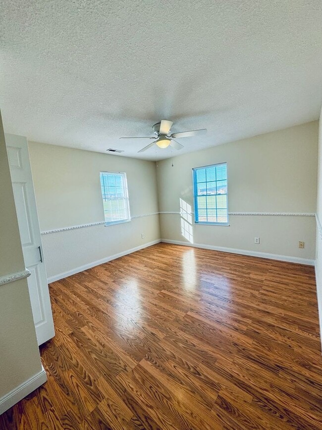 Building Photo - Duplex for Rent in TA school District