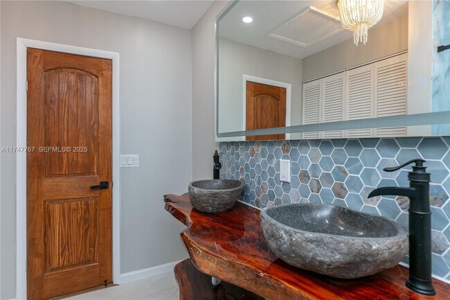 Building Photo - 1507 Harding St