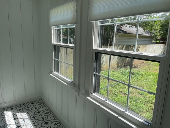 Building Photo - Updated Cute Cape - 3 bedroom, 2 bath -  4509 Fitzhugh Ave.