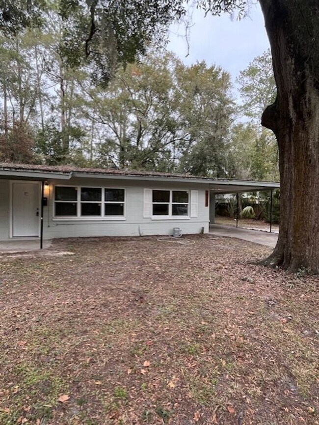 2/1 Duplex in the Duck Pond Neighborhood C... 922 NE 5th Pl