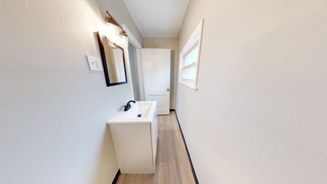 Building Photo - Old Brooklyn Area - 3 Bedroom Single Famil...
