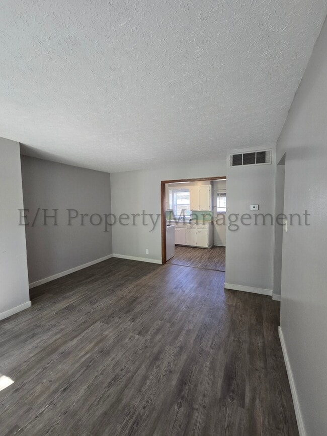Primary Photo - 751 S Governeour Rd