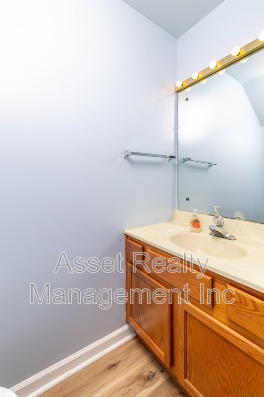 Building Photo - 136 Durwood Rd