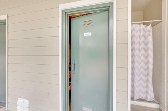 Building Photo - 2658-72 Broadway-SI ID1307919P