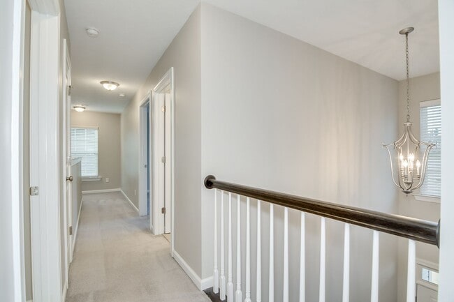 Building Photo - 4 Bedroom 2.5 Bath Canterbury Farms