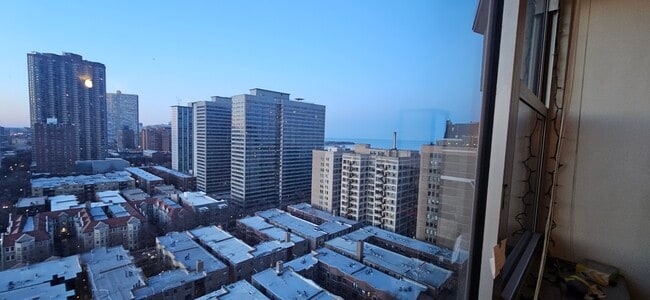 Building Photo - 555 W Cornelia Ave