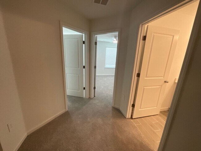 Building Photo - Oak Hammock Preserve Townhomes - New Construction - 3/2.5/1 1672 sqft ***Won't Last***