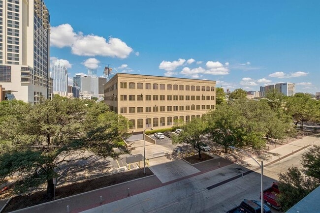 Building Photo - 507 Sabine St