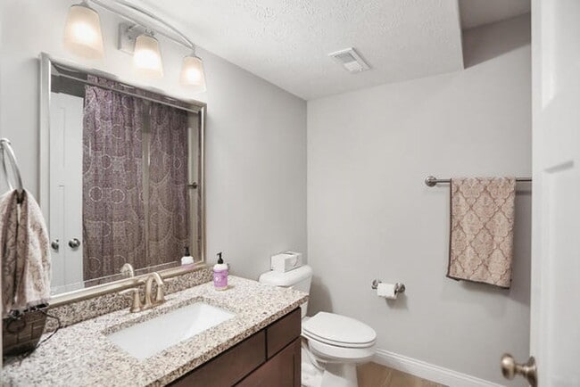 Building Photo - 4 Bedroom Ranch in SW Champaign - Availabl...